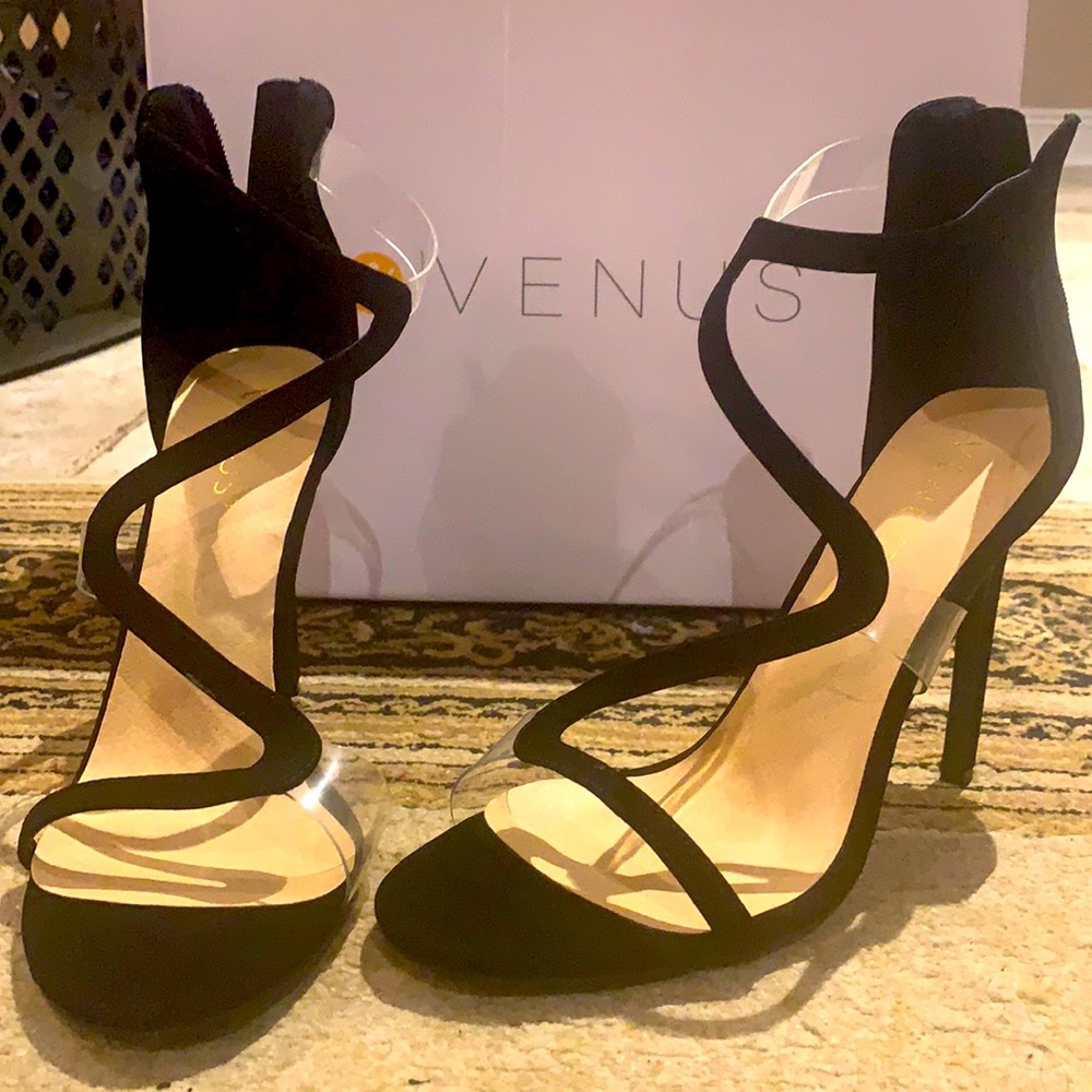 ASYMMETRICAL STRAP HEELS! BRAND NEW!